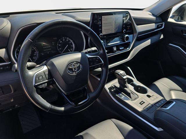 Used 2020 Toyota Highlander XLE AWD/4WD image 20