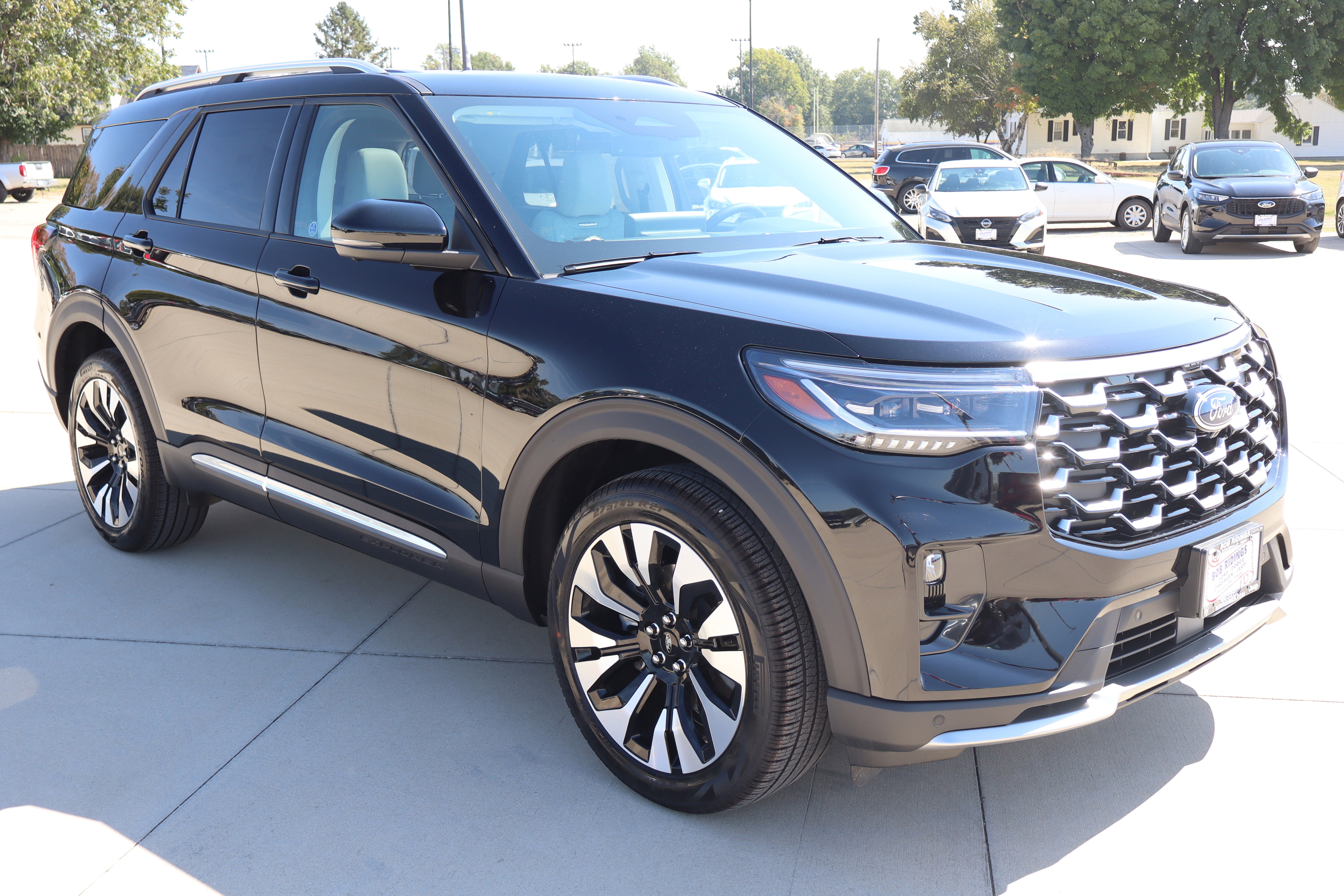 New 2025 Ford Explorer Platinum image 3