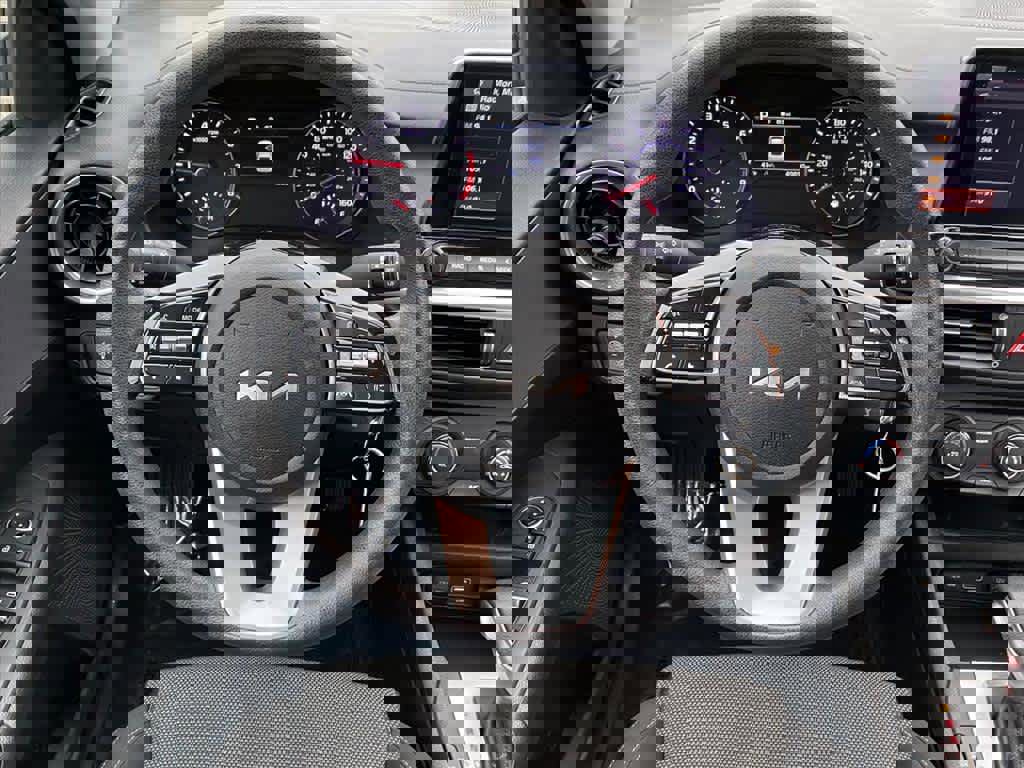 Used 2022 Kia Forte LXS image 7