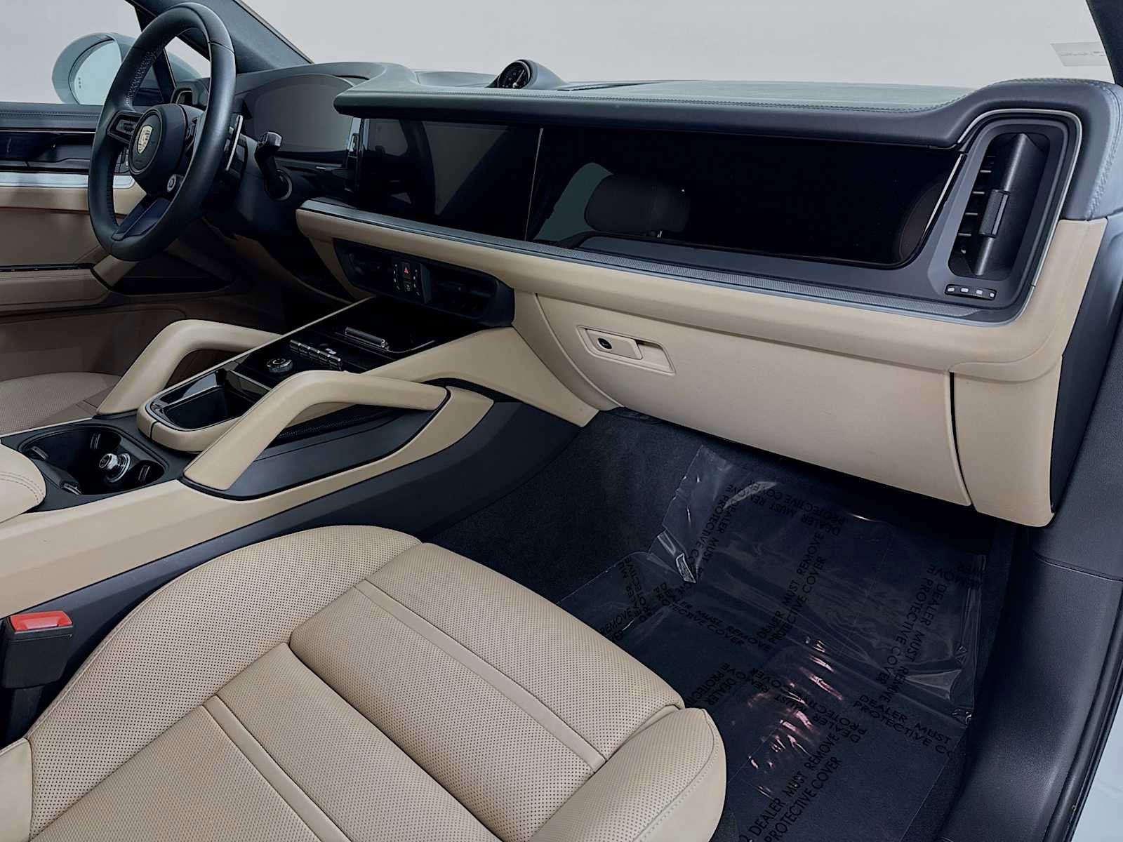 Certified 2025 Porsche Cayenne Coupe image 29