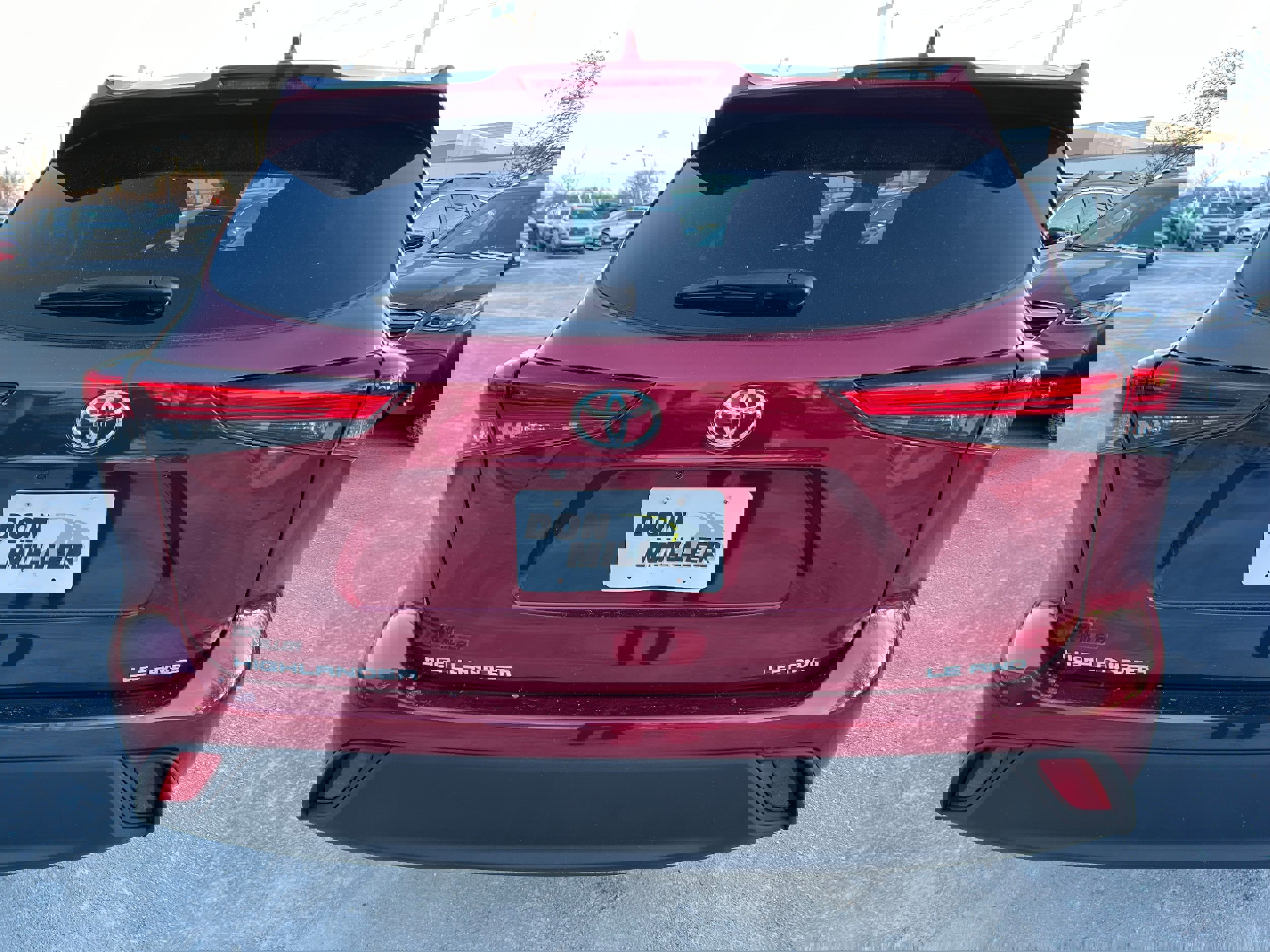 Used 2020 Toyota Highlander LE image 6