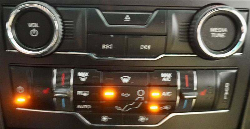 Used 2016 Ford Explorer XLT w/ Equipment Group 202A AWD/4WD image 19