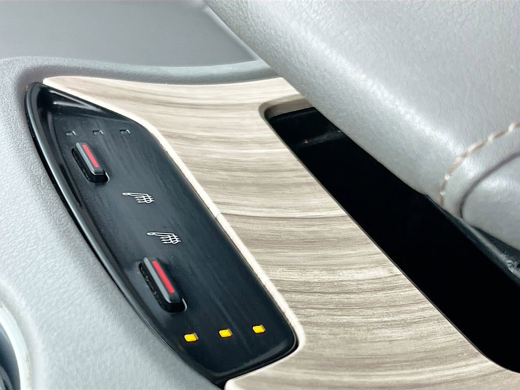 Used 2024 Toyota Venza XLE image 21