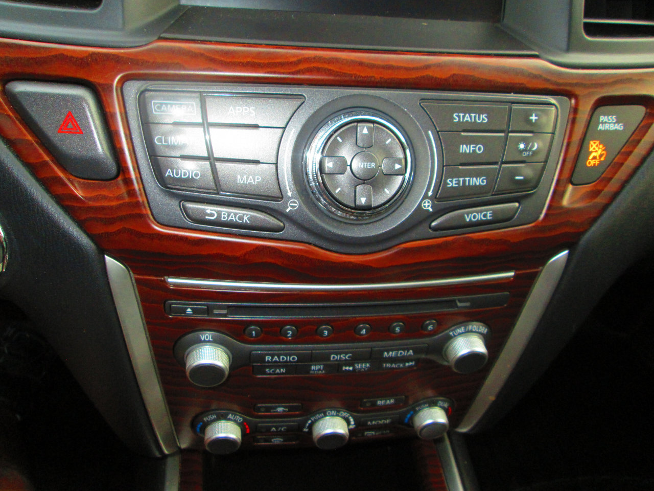 Used 2017 Nissan Pathfinder Platinum image 17