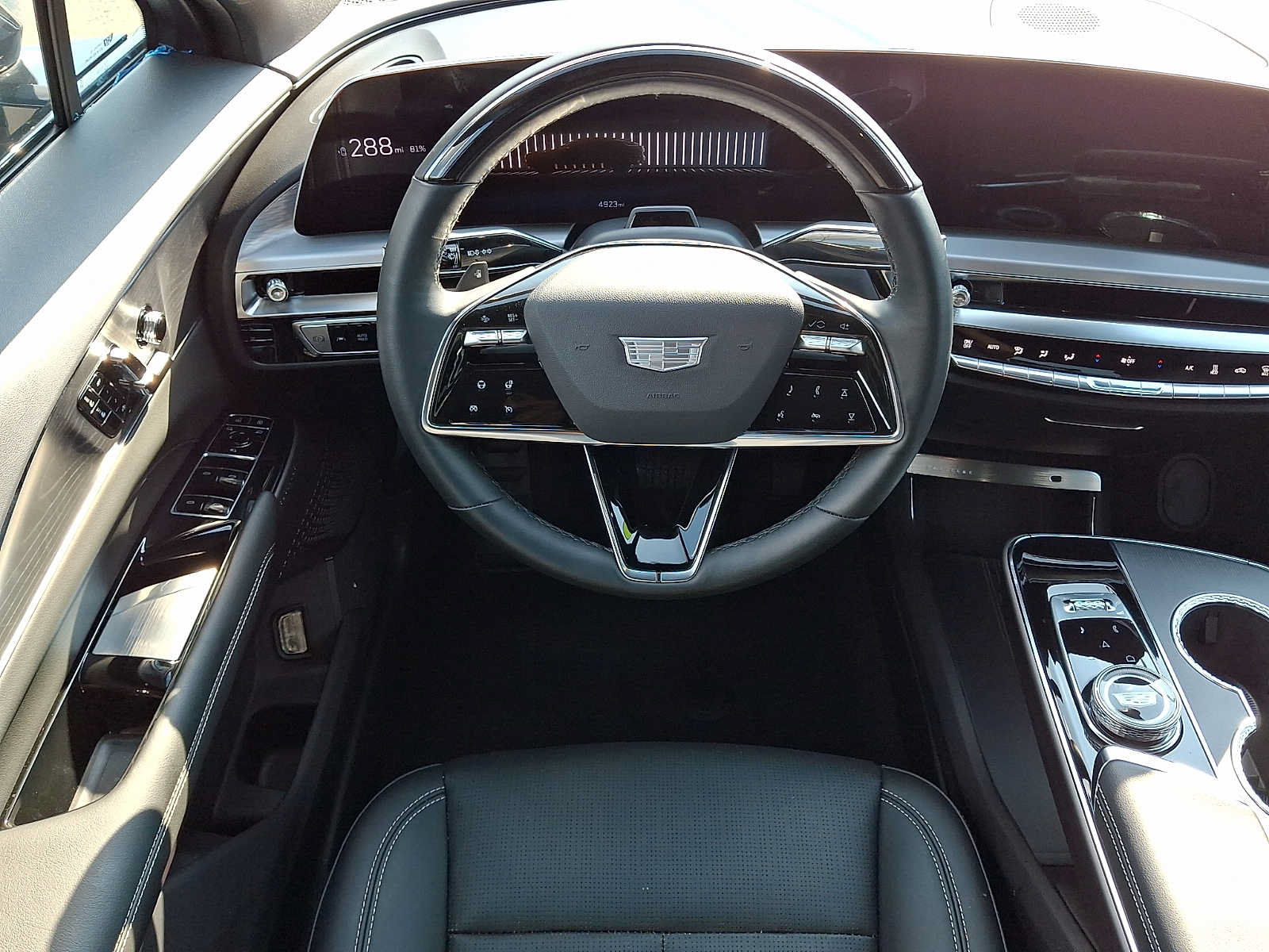 Used 2026 Cadillac Lyriq Luxury AWD/4WD image 11