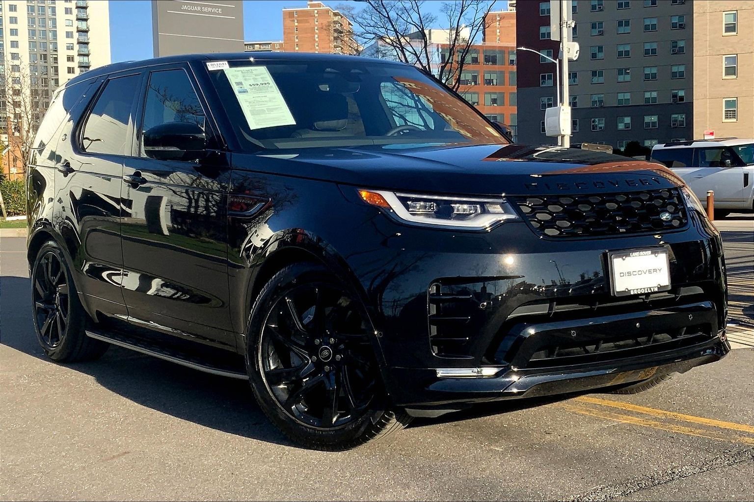 Used 2025 Land Rover Discovery Dynamic SE AWD/4WD image 2