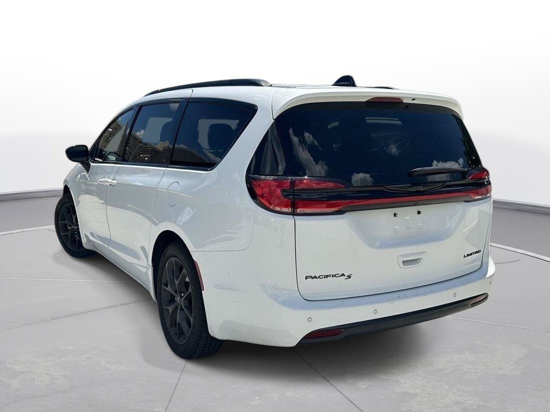 Used 2025 Chrysler Pacifica Limited FWD image 8