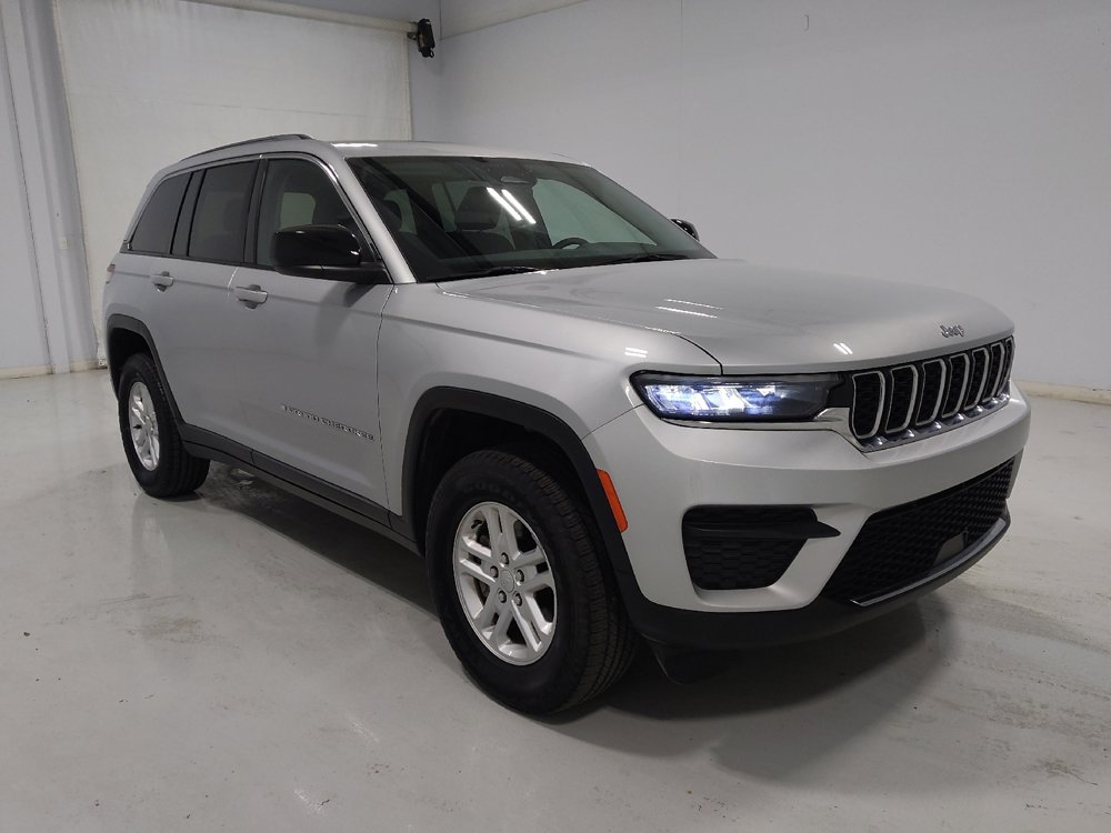 Used 2023 Jeep Grand Cherokee Laredo w/ Luxury Tech Group I AWD/4WD image 13