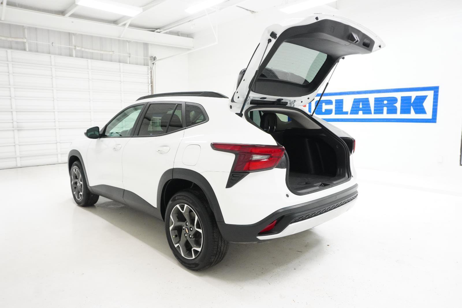 Used 2025 Chevrolet Trax LT w/ Driver Confidence Package image 8