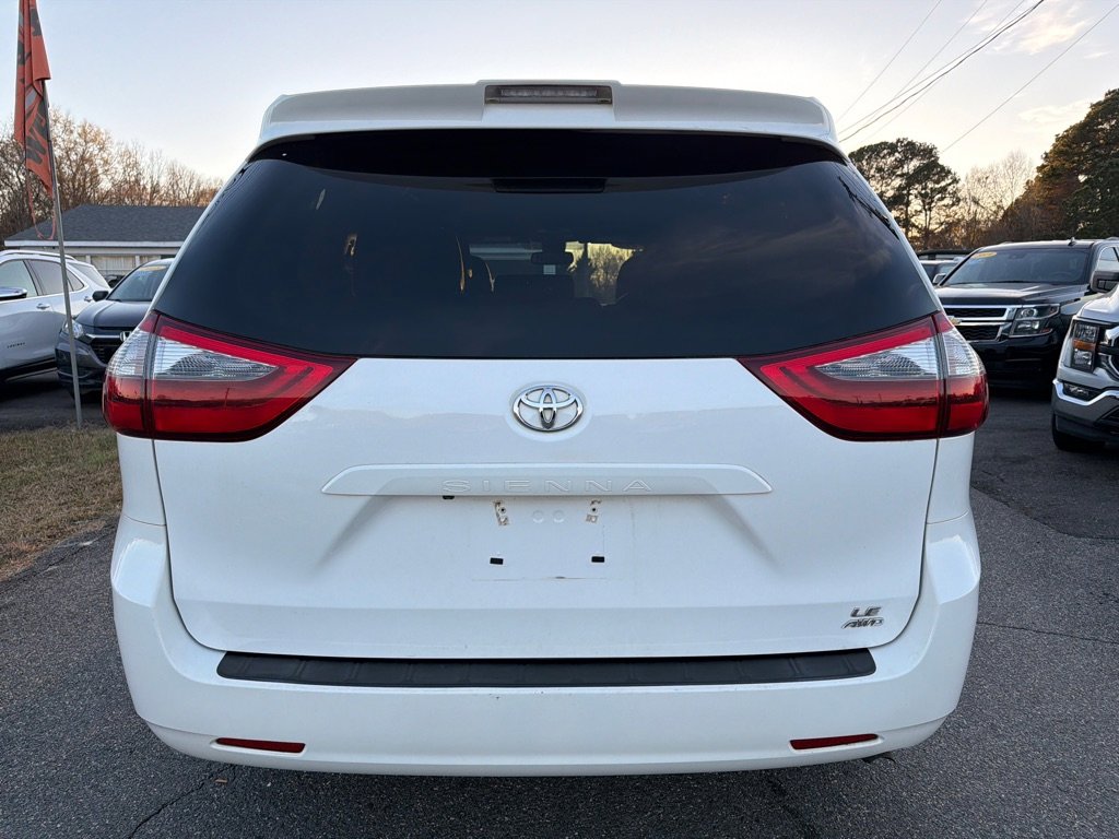 Used 2020 Toyota Sienna LE image 9