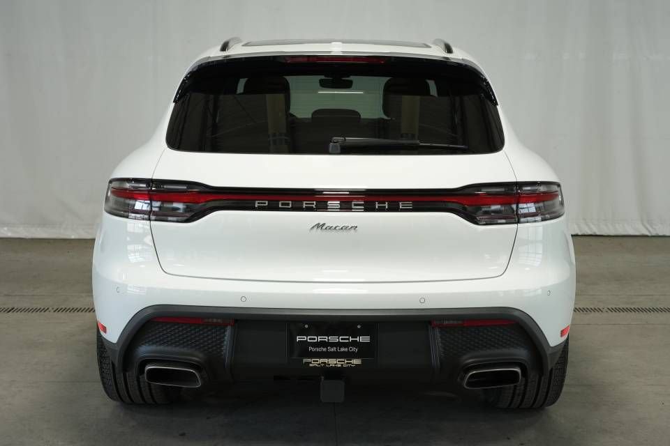 Certified 2025 Porsche Macan AWD/4WD image 12