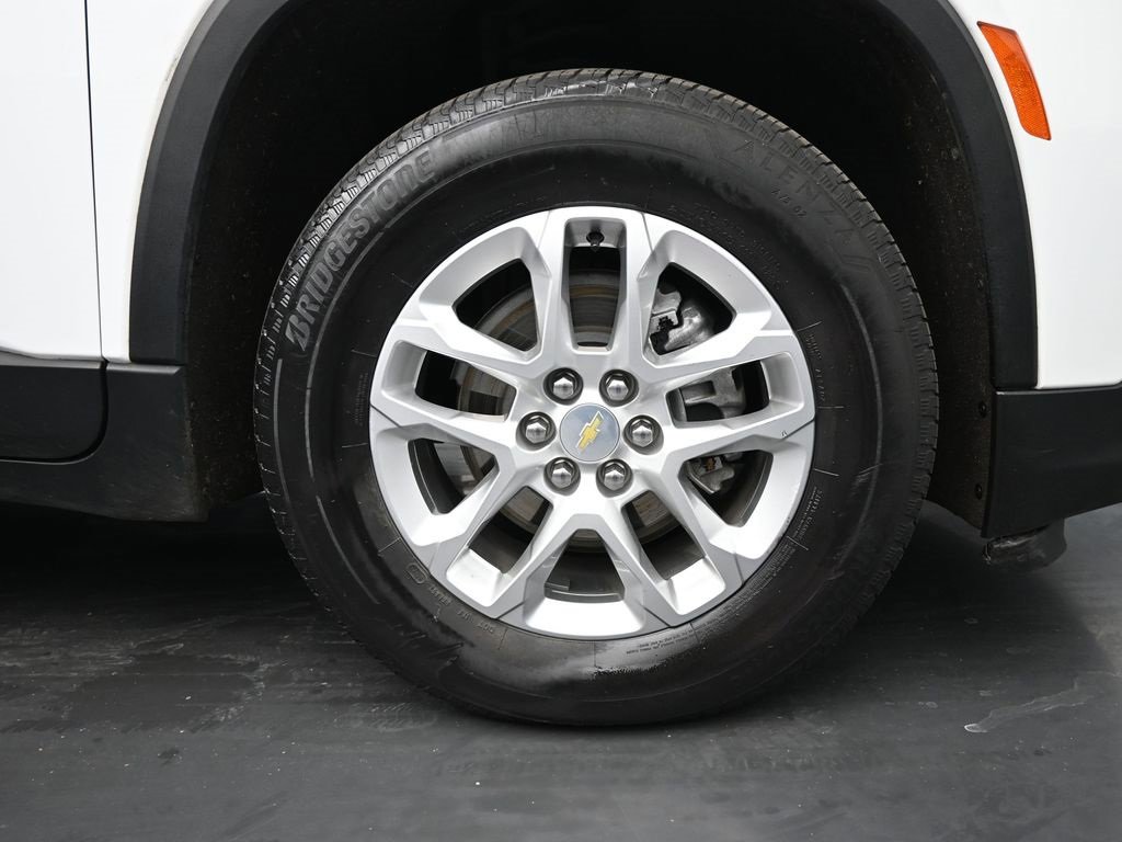 Used 2023 Chevrolet Traverse LS image 10