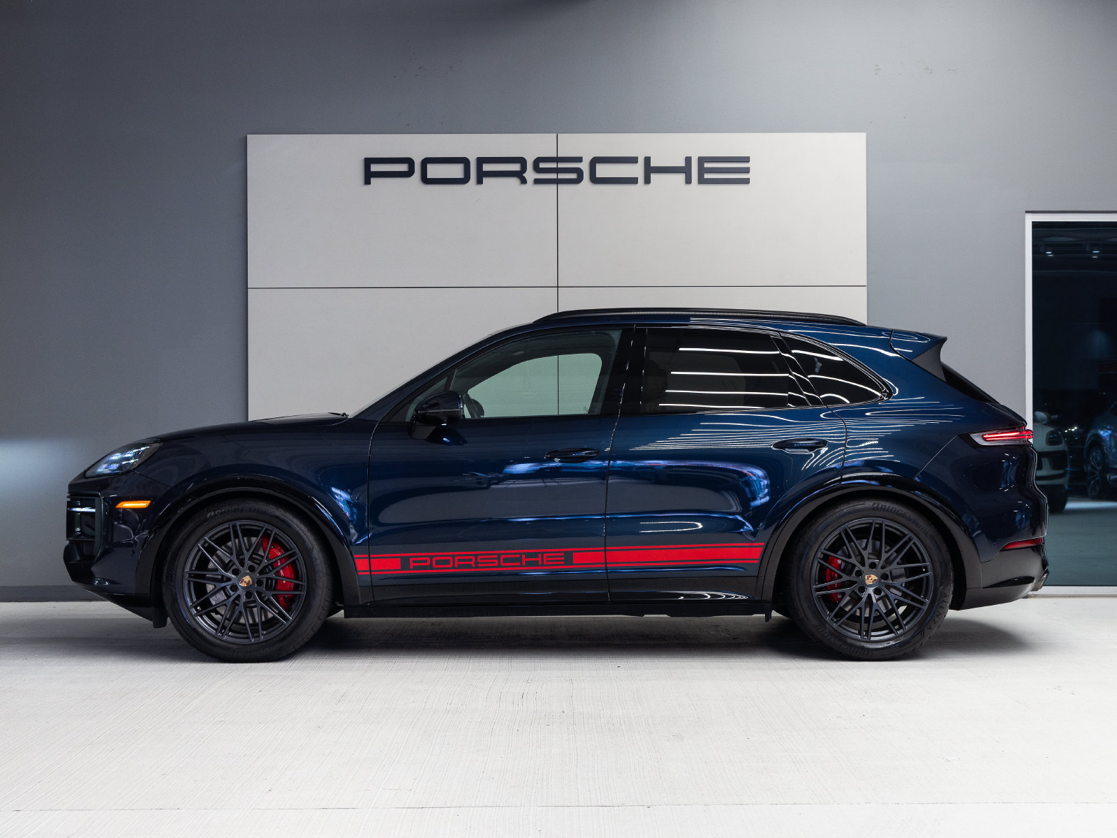 Certified 2025 Porsche Cayenne GTS AWD/4WD image 2