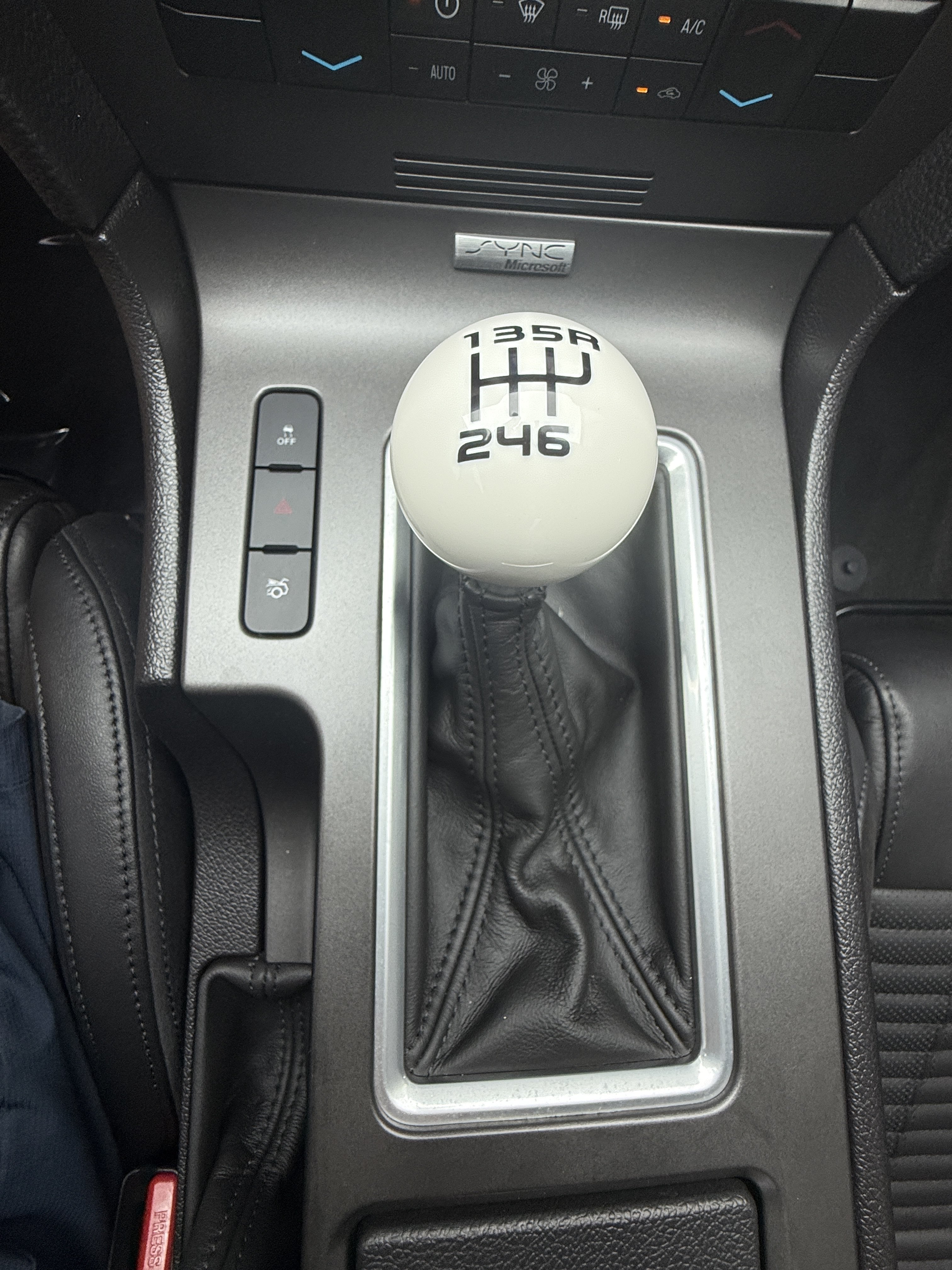 Used 2014 Ford Mustang Shelby GT500 w/ Equipment Group 821A RWD image 36