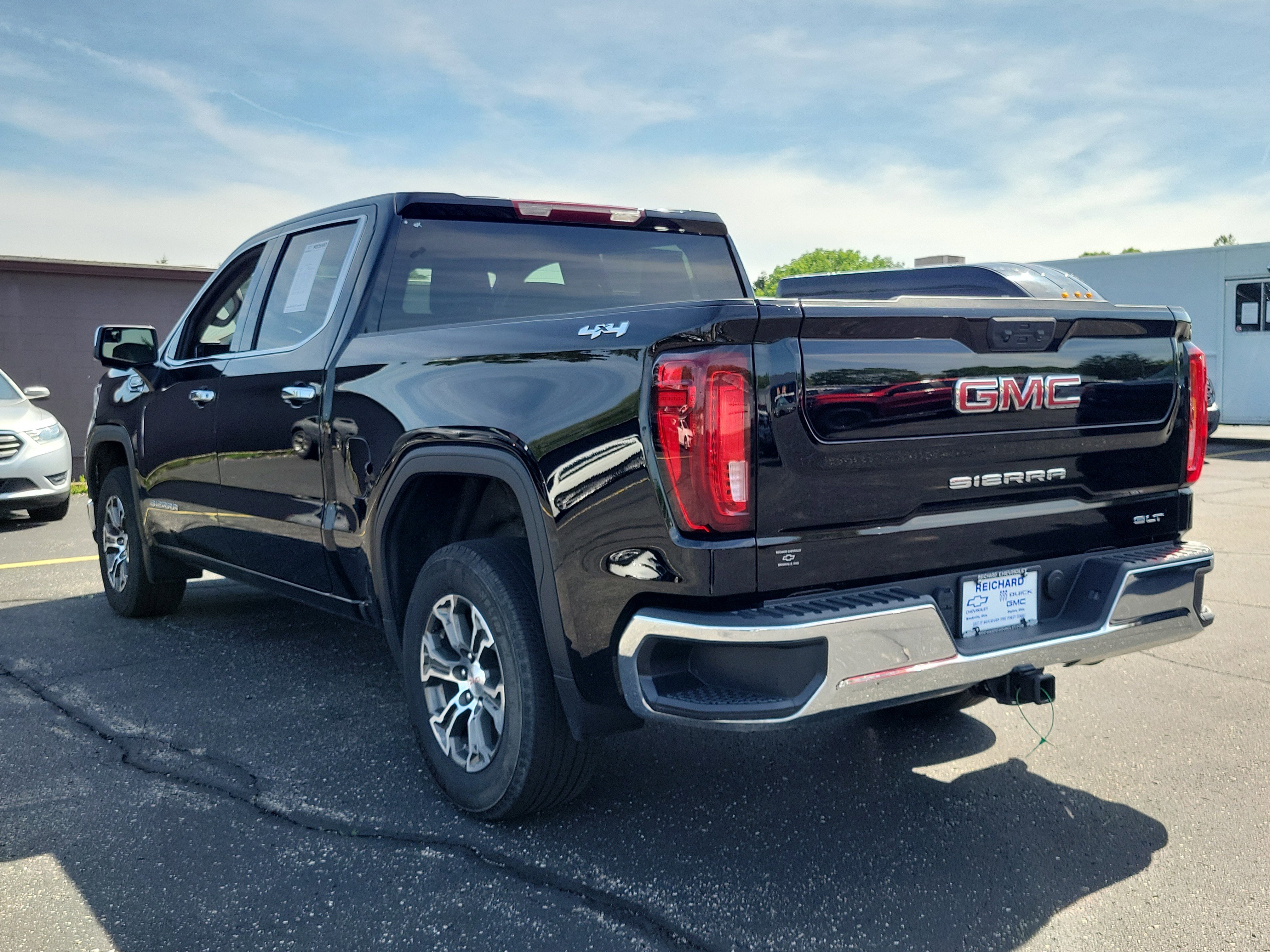 Used 2025 GMC Sierra 1500 SLT AWD/4WD image 3