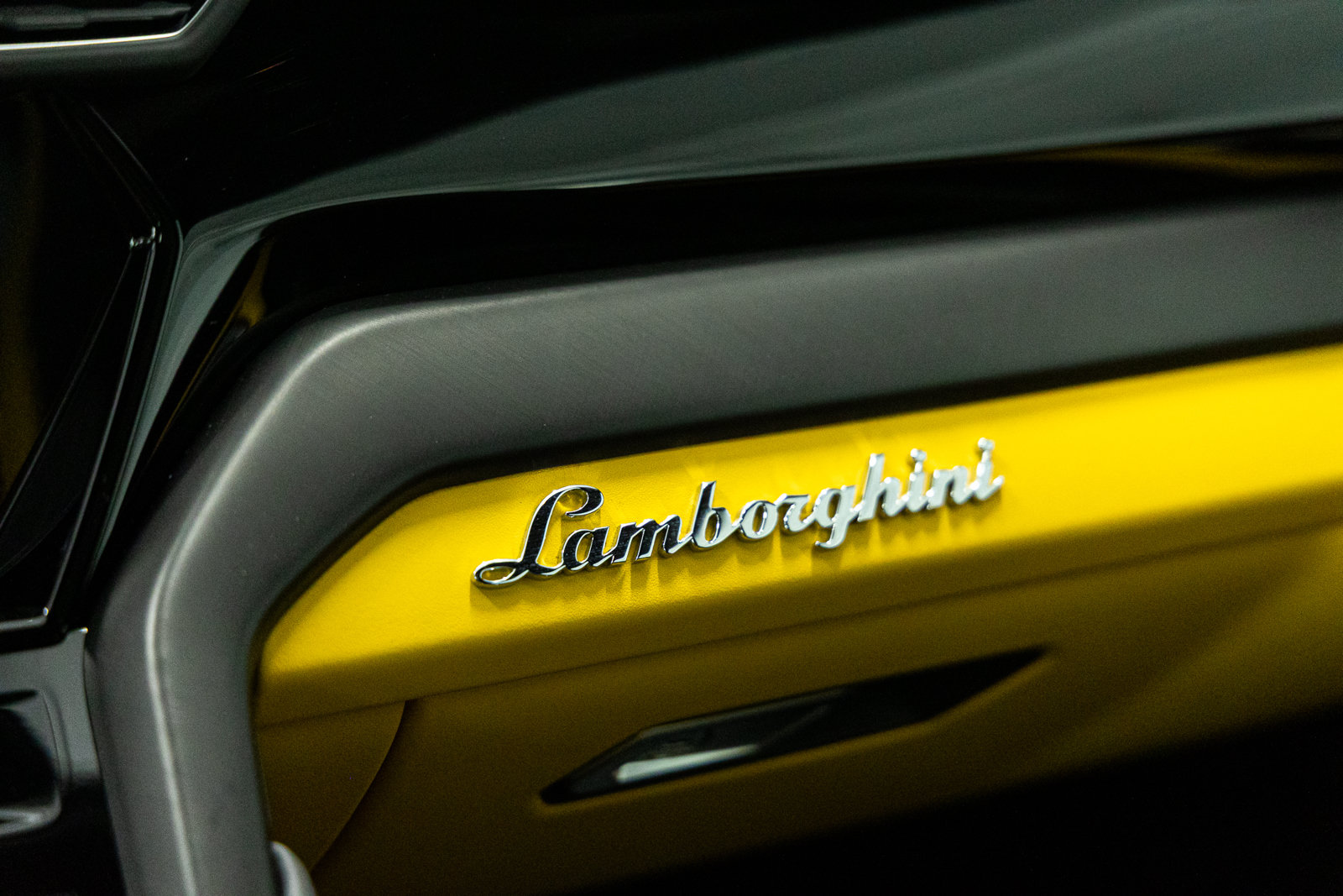 Used 2024 Lamborghini Urus S AWD/4WD image 43