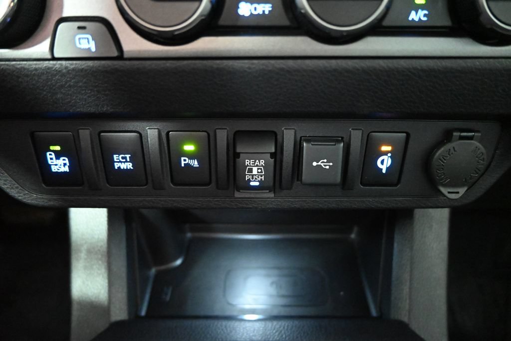 Used 2022 Toyota Tacoma TRD Off-Road w/ Technology Package AWD/4WD image 32