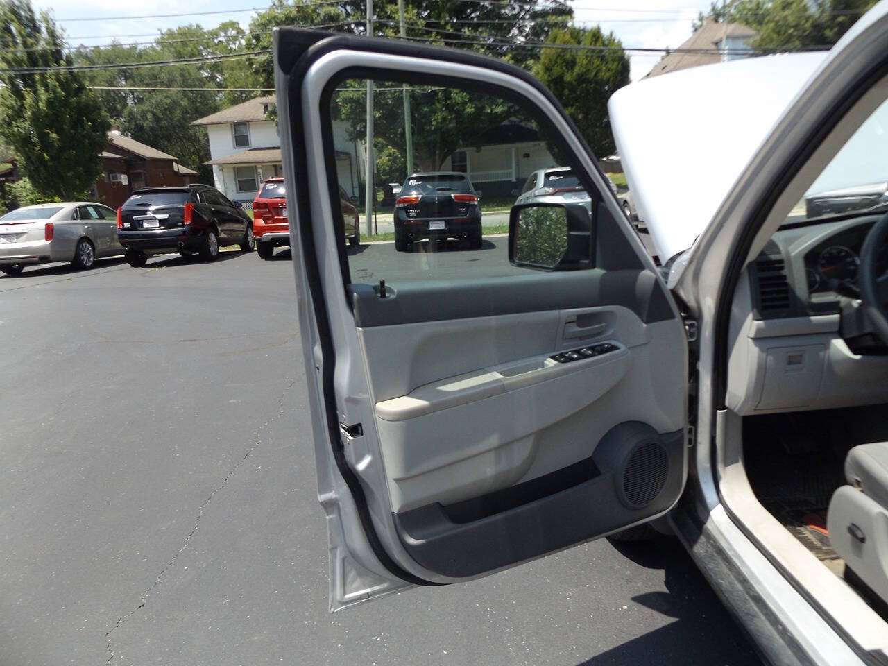 Used 2008 Jeep Liberty Sport AWD/4WD image 16
