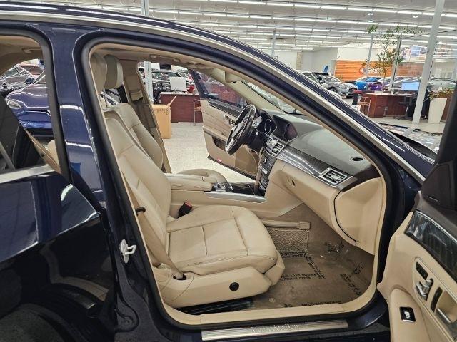 Used 2016 Mercedes-Benz E 350 4MATIC Sedan image 32