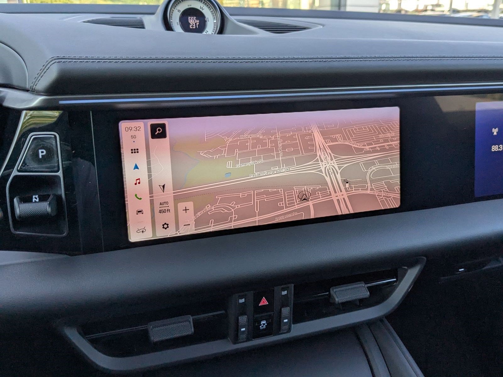 New 2025 Porsche Macan 4 Electric image 17