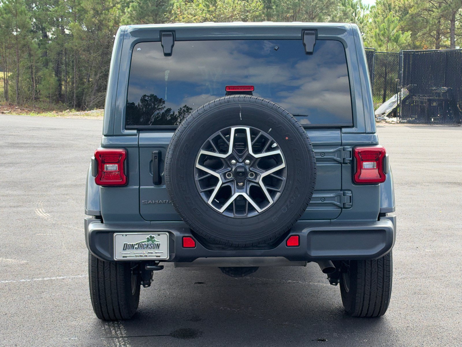 Used 2026 Jeep Wrangler Unlimited Sahara AWD/4WD image 6