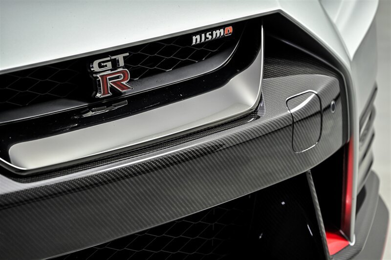 Used 2017 Nissan GT-R NISMO AWD/4WD image 8