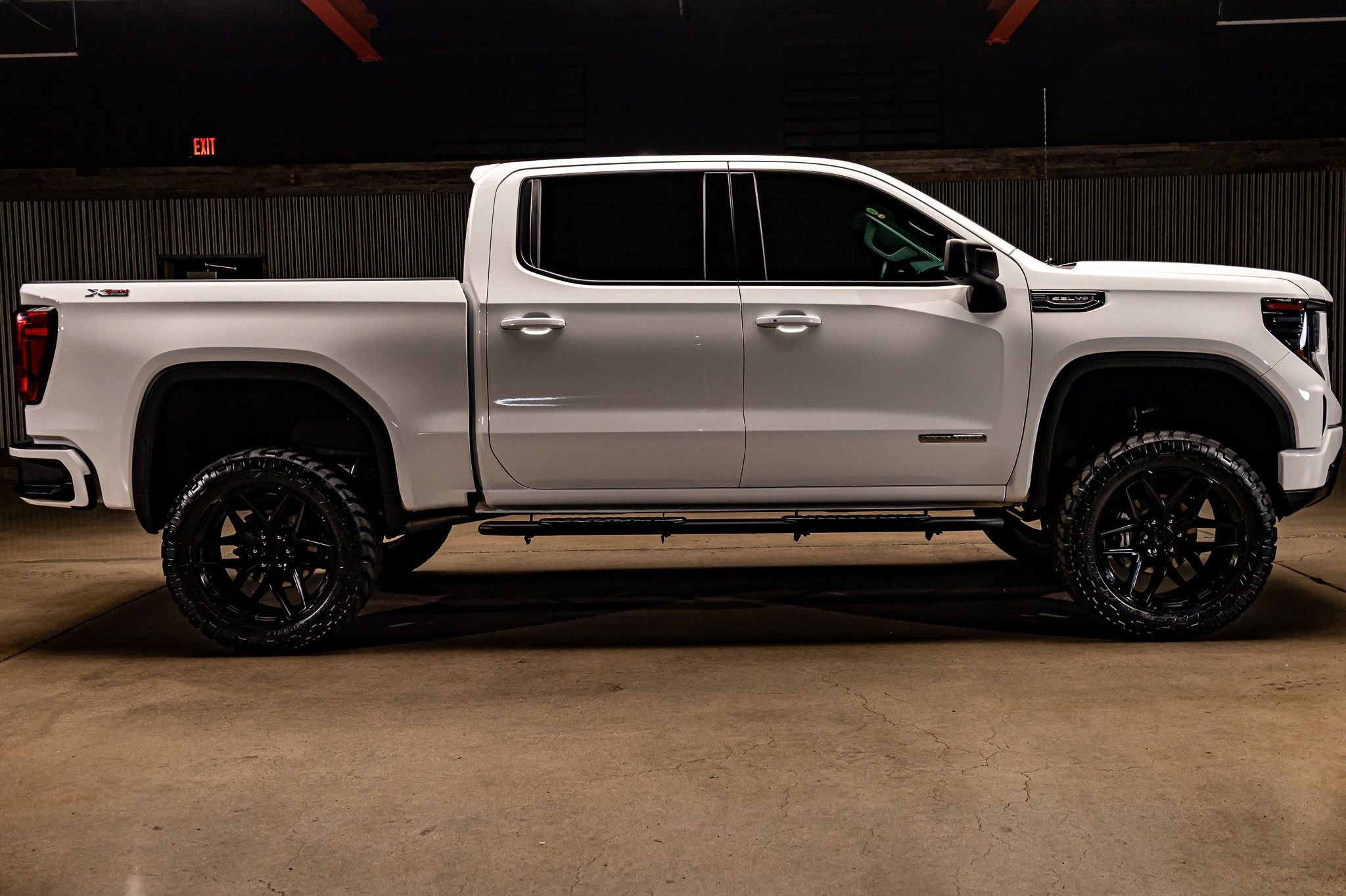 Used 2025 GMC Sierra 1500 Elevation image 11