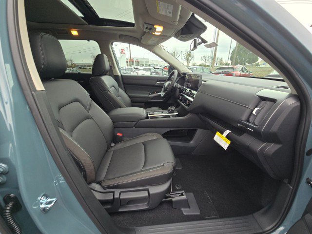 New 2026 Nissan Pathfinder SL image 12