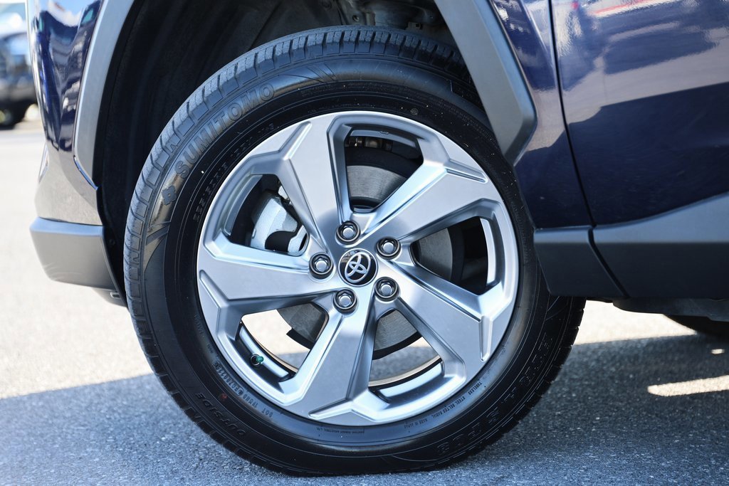 Used 2021 Toyota RAV4 XLE Premium image 7