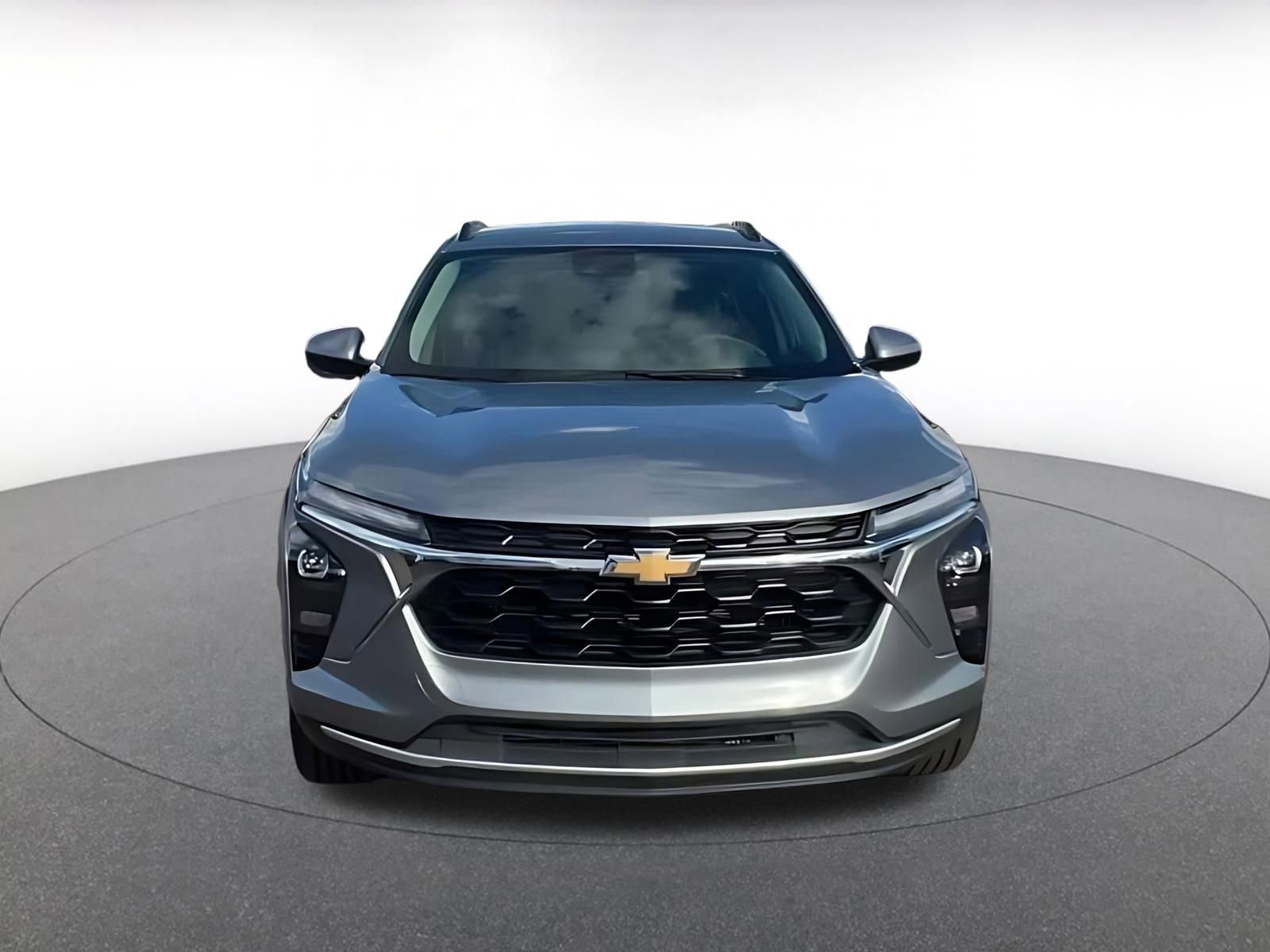 Used 2025 Chevrolet Trax LT FWD image 4