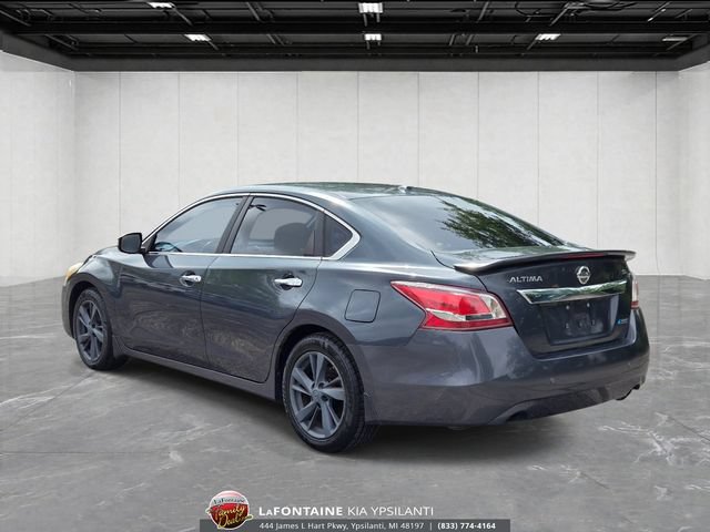Used 2013 Nissan Altima 2.5 SL w/ Technology Pkg FWD image 3