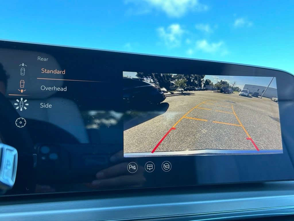 Used 2024 Cadillac Lyriq Luxury RWD image 30