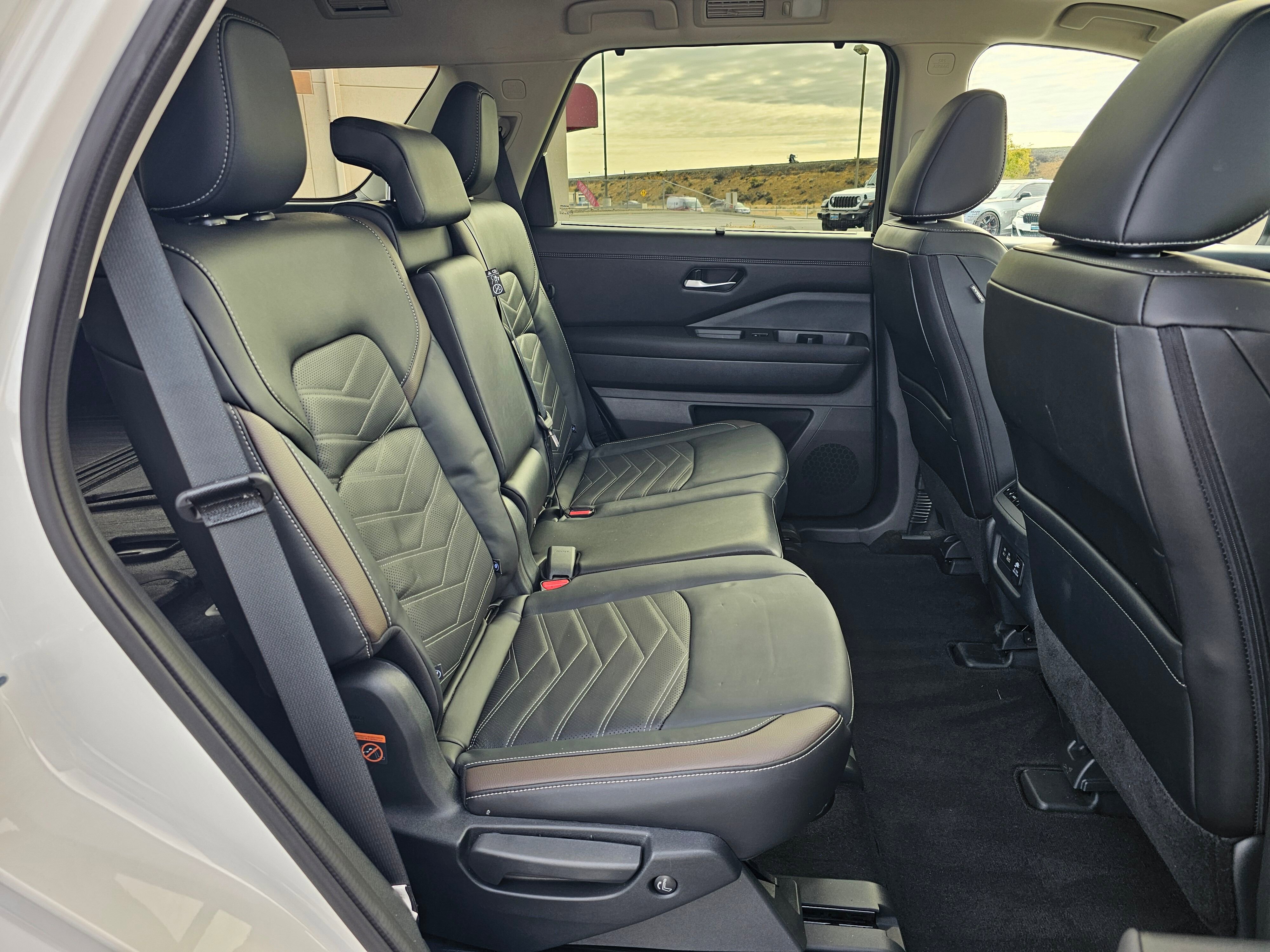 Used 2024 Nissan Pathfinder Platinum w/ Cargo Package image 14