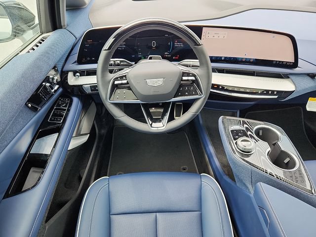 Certified 2025 Cadillac Optiq Luxury 2 AWD/4WD image 11