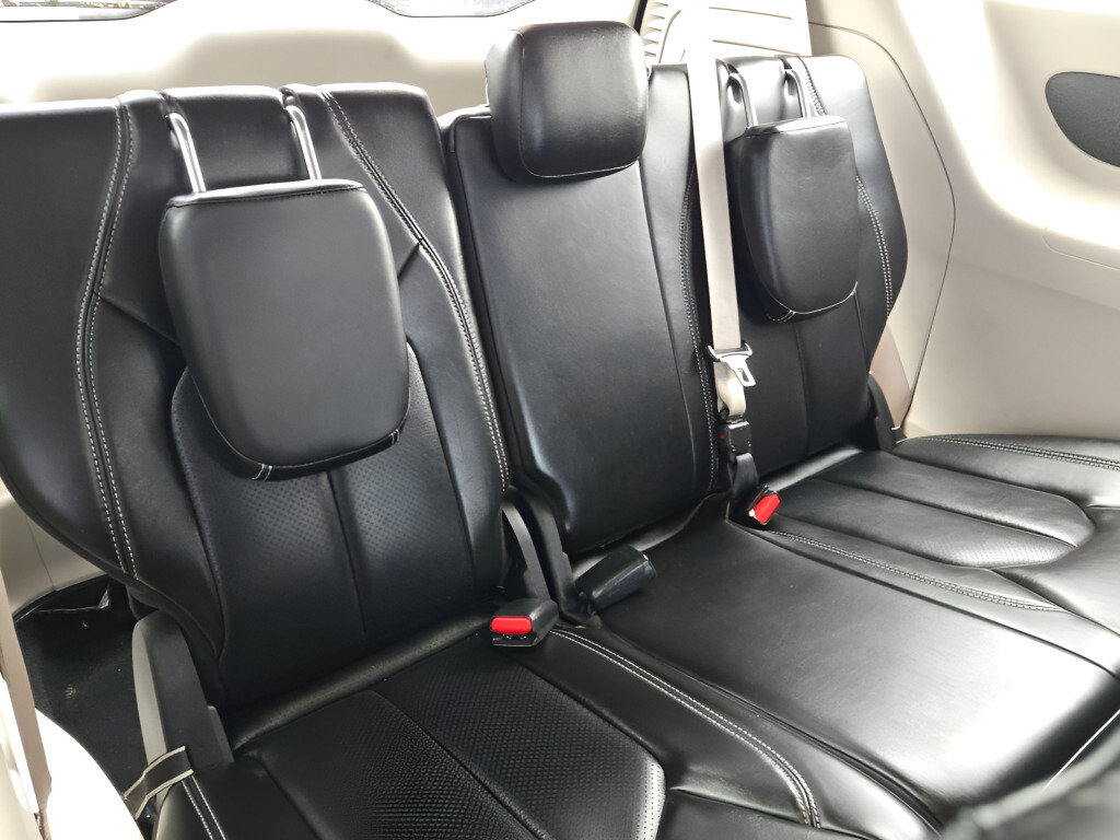 Used 2023 Chrysler Pacifica Touring-L FWD image 11