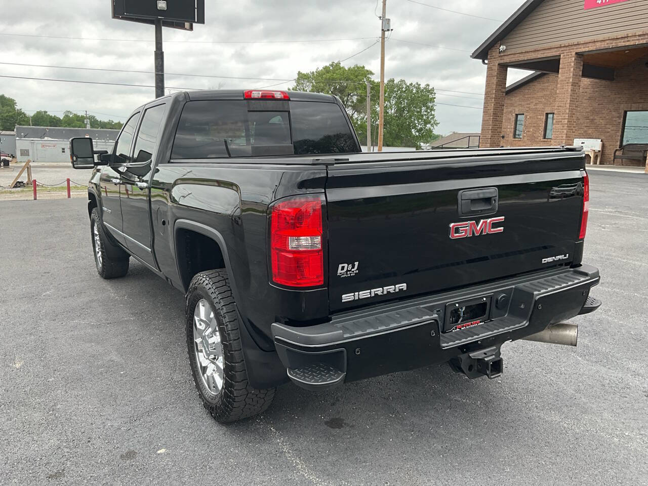 Used 2016 GMC Sierra 2500 Denali w/ Duramax Plus Package AWD/4WD image 3