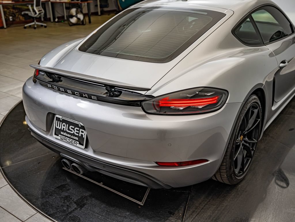 Used 2017 Porsche 718 Cayman RWD image 20
