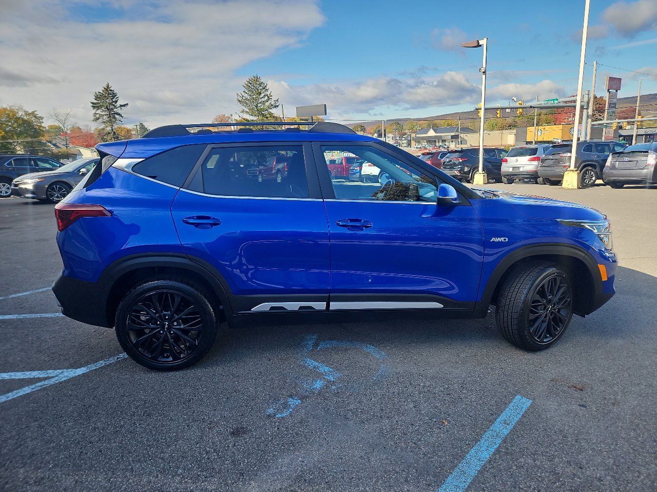 Used 2022 Kia Seltos Nightfall Edition image 2