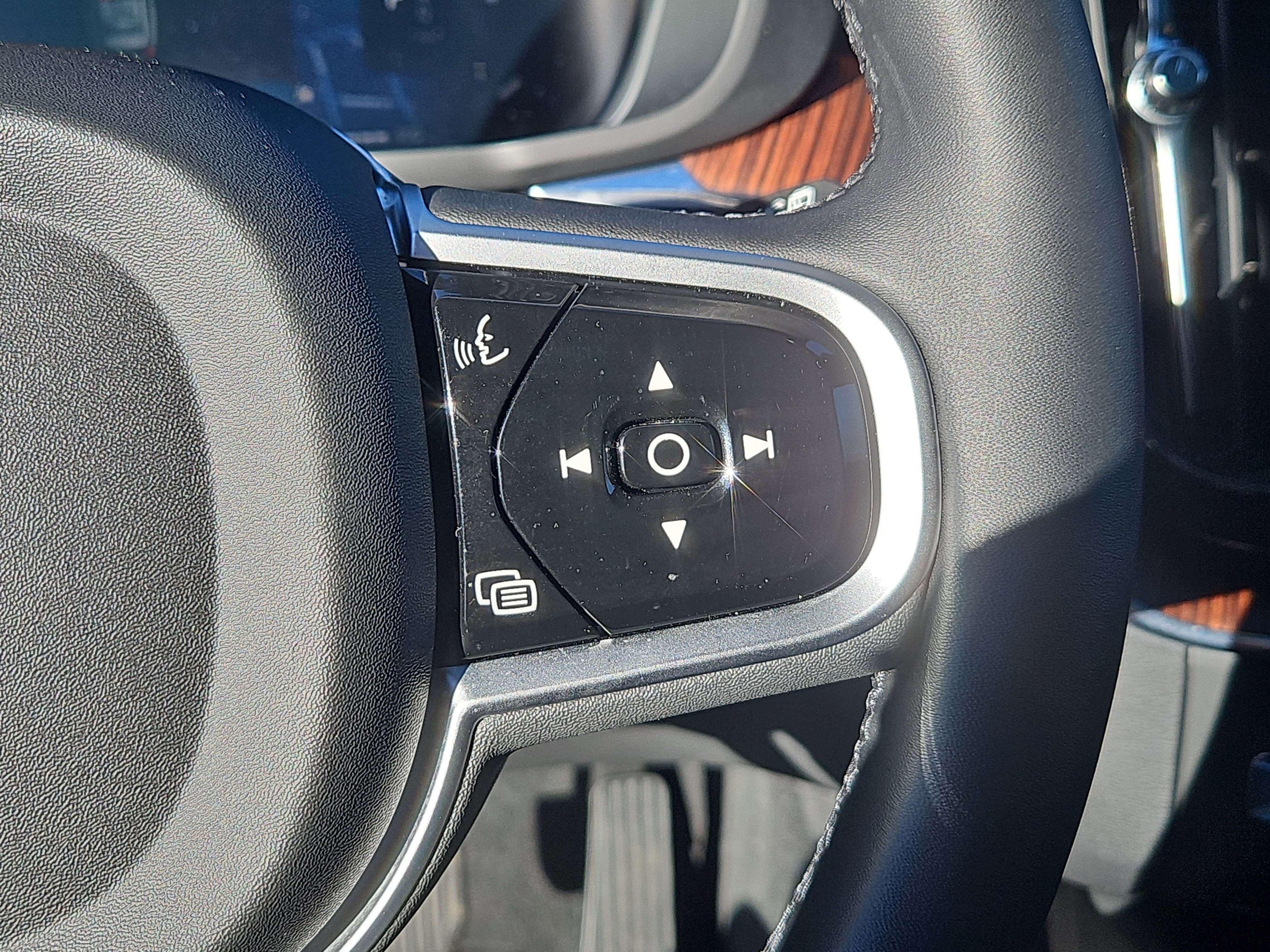 Used 2025 Volvo XC60 B5 Ultra w/ Protection Package Premier image 22