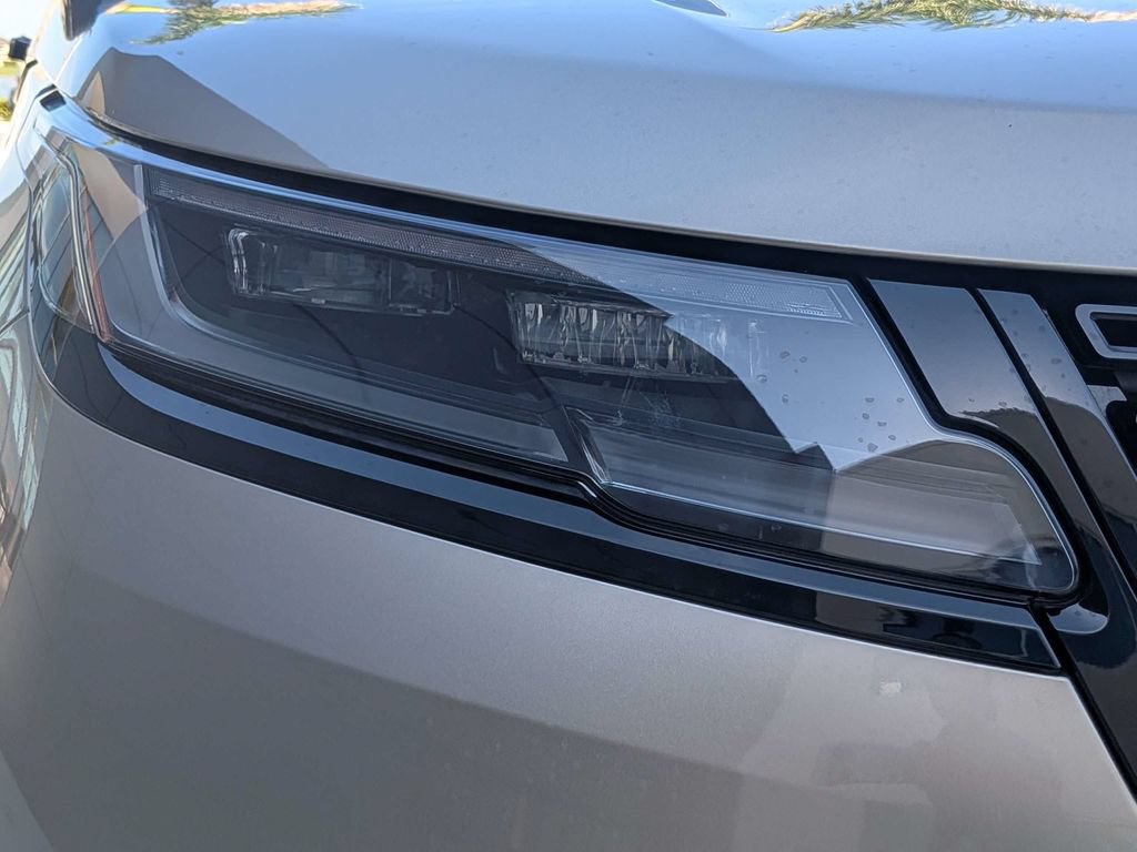 Certified 2026 Land Rover Range Rover Velar Dynamic SE AWD/4WD image 11