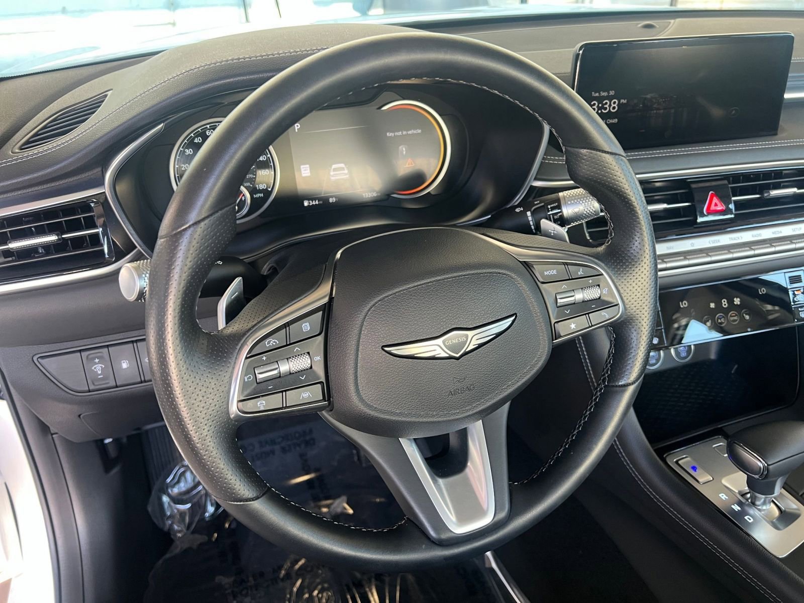 Used 2025 Genesis G70 2.5T image 28