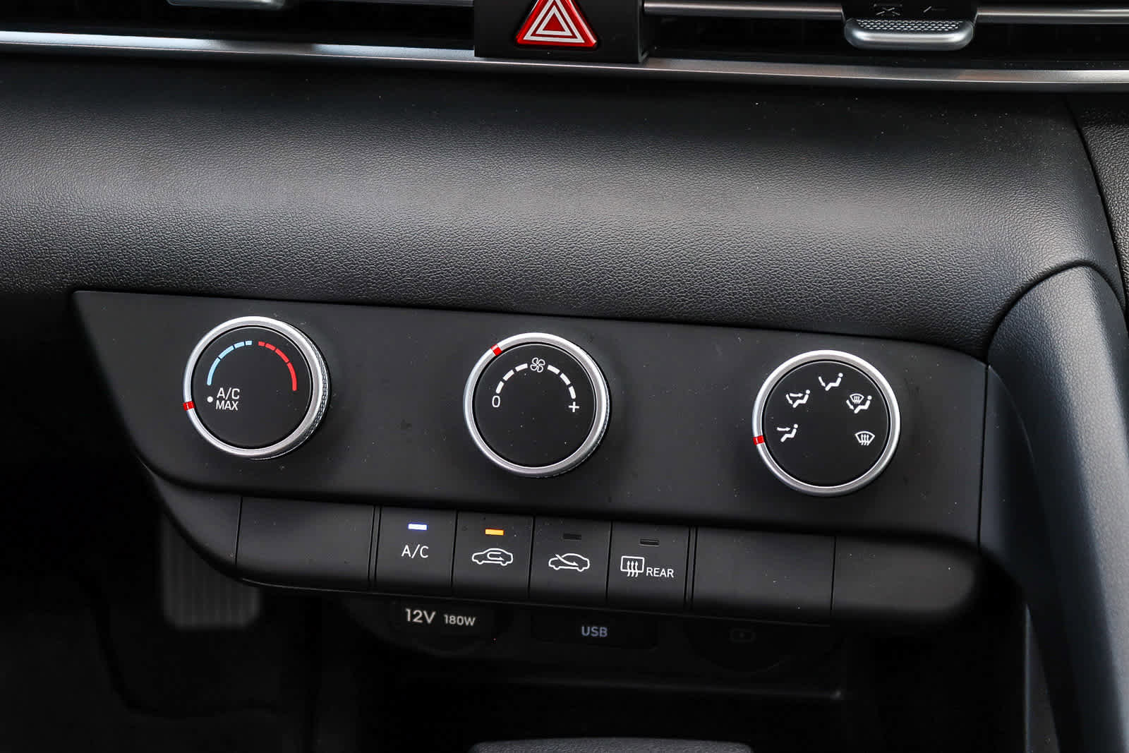 Used 2025 Hyundai Elantra SE w/ Cargo Package image 16