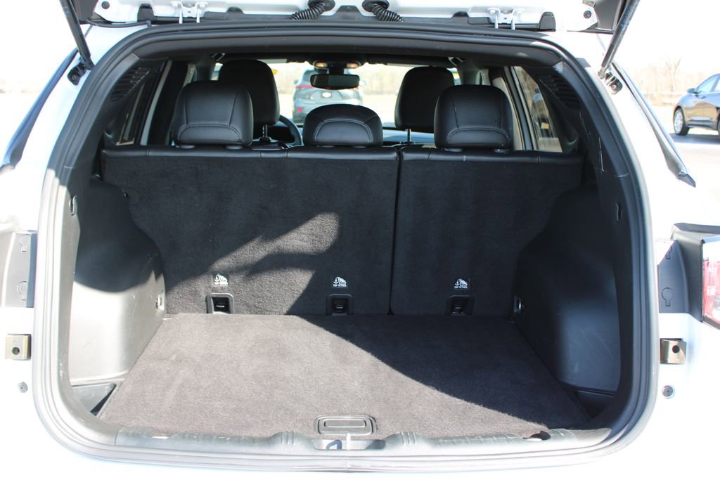 Used 2025 Jeep Compass Trailhawk w/ Trailer Tow Group image 16