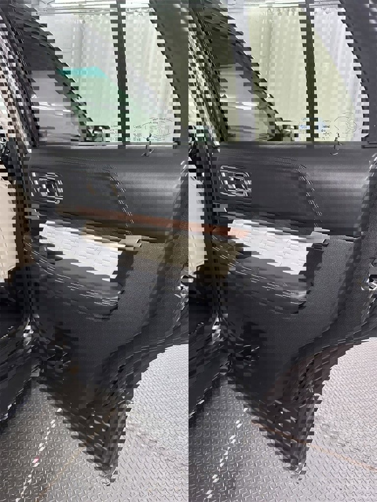 Used 2016 Ford Explorer Platinum image 41