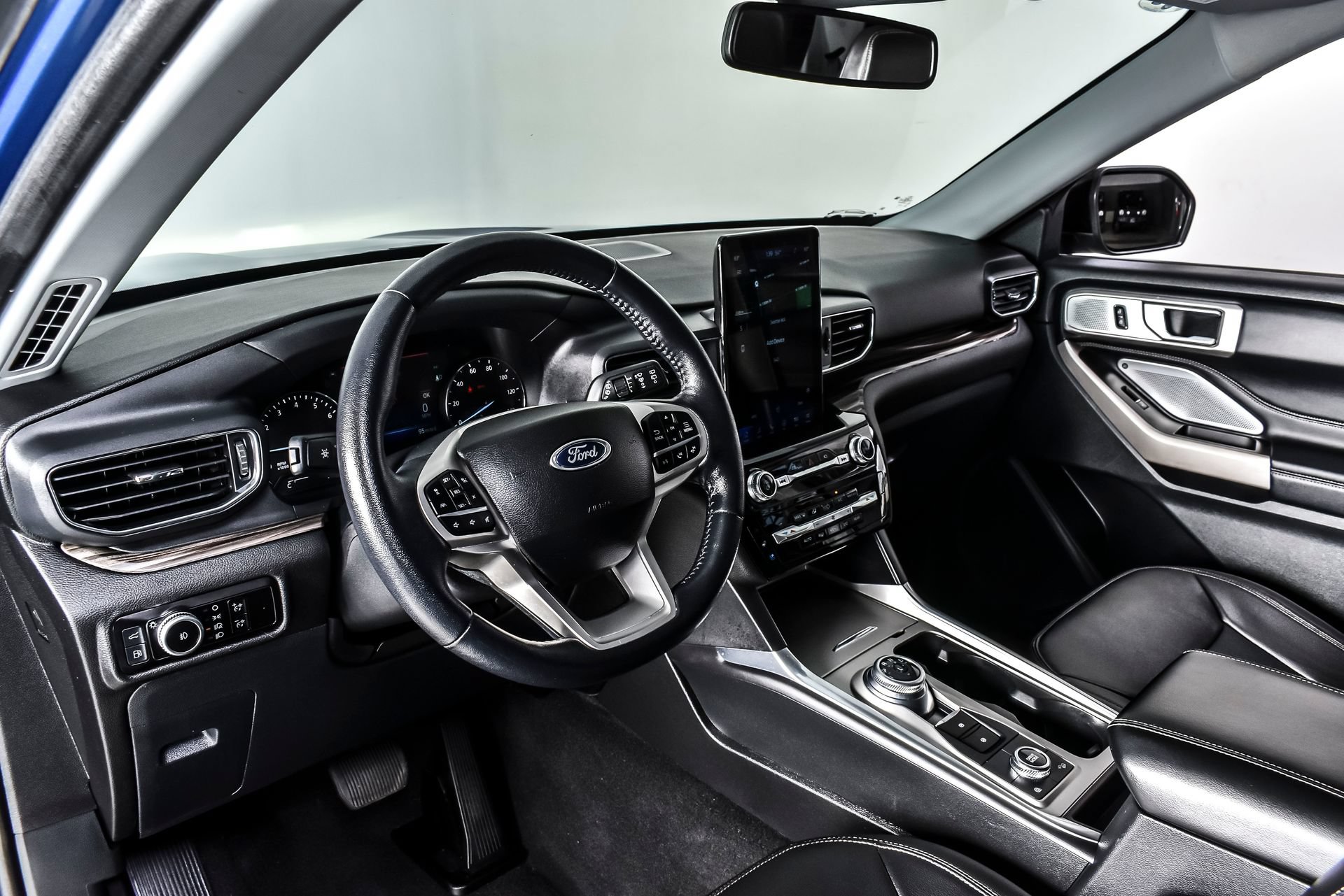 Used 2023 Ford Explorer Limited AWD/4WD image 17