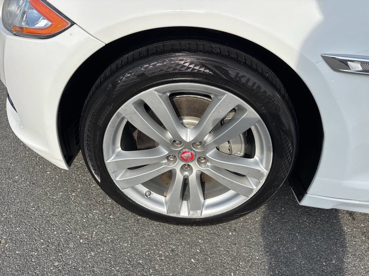 Used 2015 Jaguar XJ AWD image 31