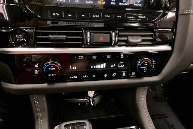 Used 2025 Nissan Pathfinder Platinum AWD/4WD image 31