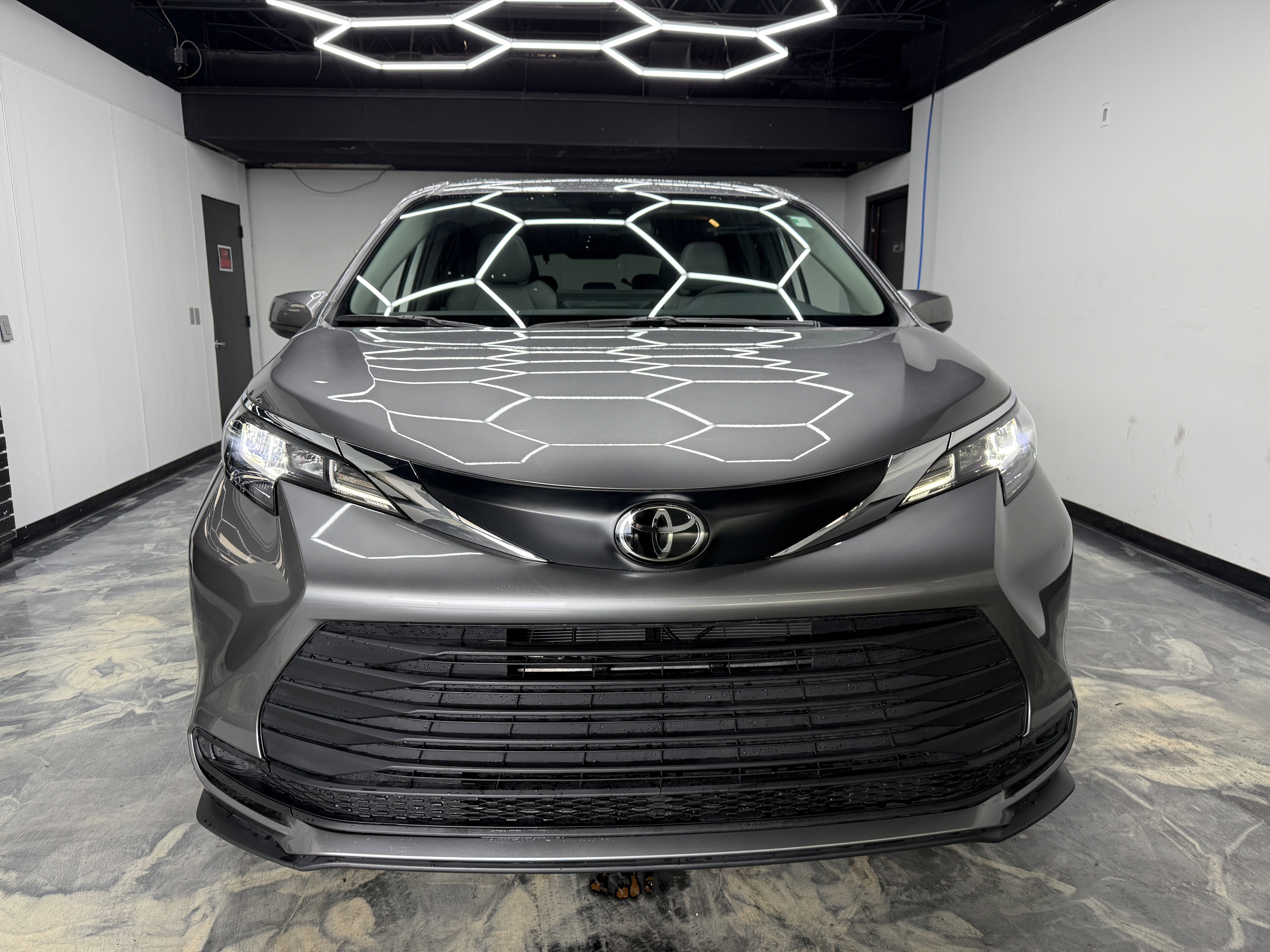 Used 2026 Toyota Sienna XLE image 7