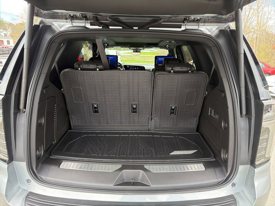 Used 2025 Chevrolet Tahoe High Country AWD/4WD image 5
