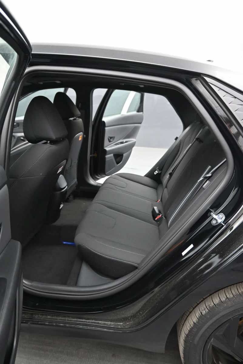New 2026 Hyundai Elantra SEL Sport FWD image 15